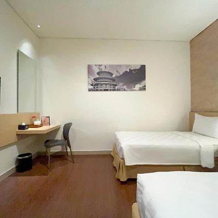 Hotel 88 Embong Malang Surabaya Exterior foto