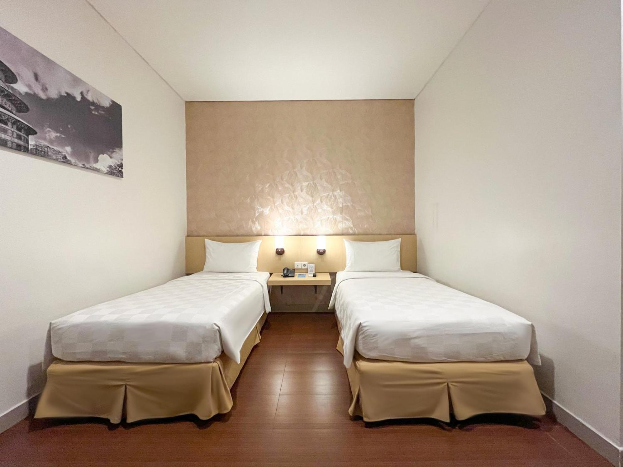 Hotel 88 Embong Malang Surabaya Exterior foto