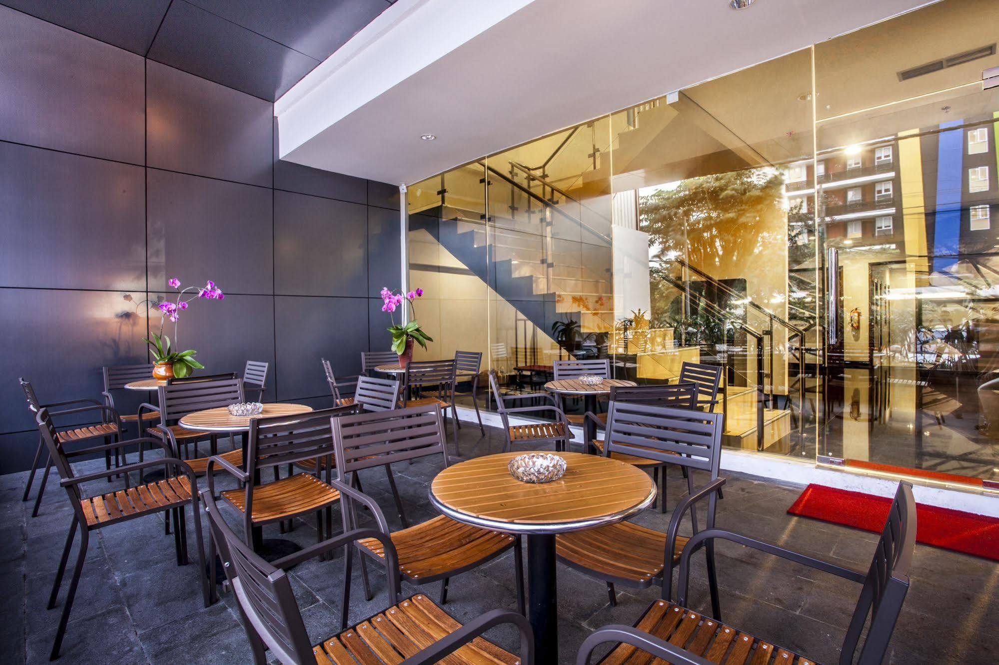 Hotel 88 Embong Malang Surabaya Exterior foto